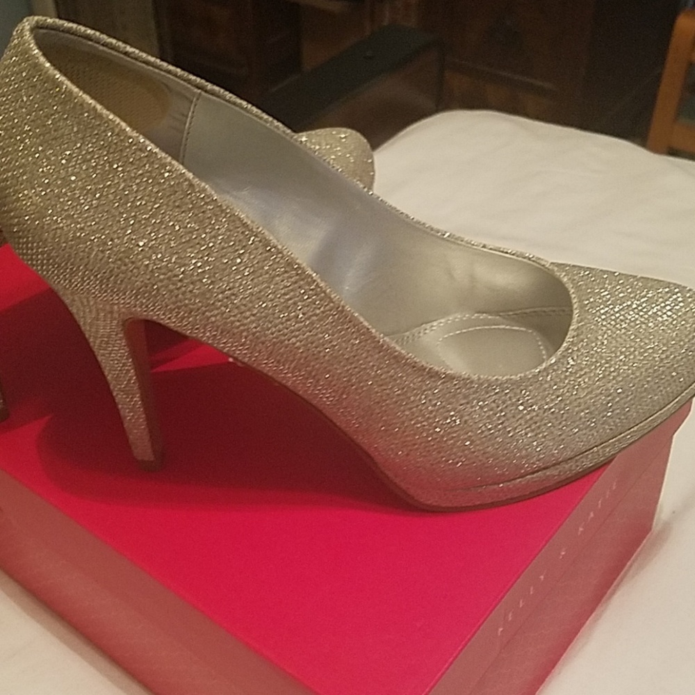 Shoes - Picture 3 of 5